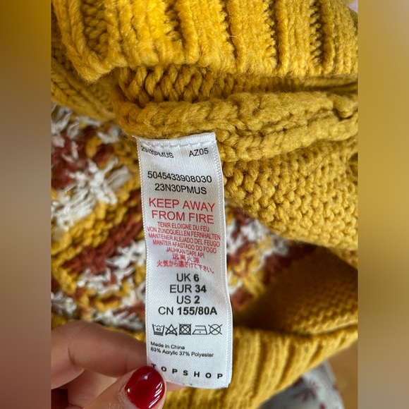 Top shop mustard cropped sweater. Size 2 - Picture 4 of 5